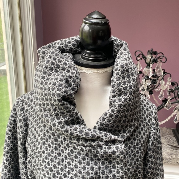 Geometric style coat - Picture 13 of 17